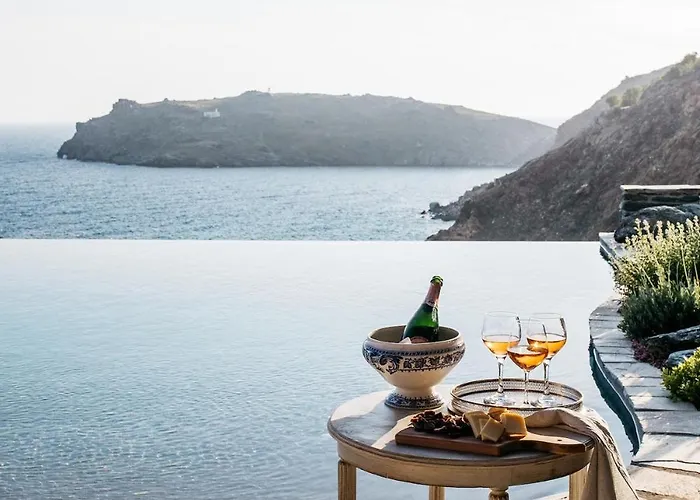 Pool Front Unique Bedrooms With Access To The Sea *