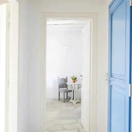 Pool Front Unique Bedrooms With Access To The Sea