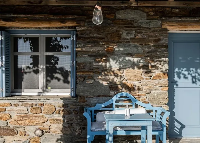 Pool Front Unique Bedrooms With Access To The Sea